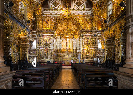 Brasilien, Salvador, Statuen von Heiligen und goldenen Verzierungen in die St.-Franziskus-Kirche Stockfoto