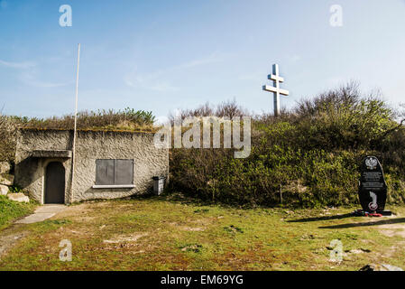 Bunker und Lothringen Kreuz am Juno Beach, Frankreich Stockfoto