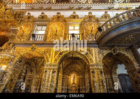 Brasilien, Salvador, Statuen von Heiligen und goldenen Verzierungen in die St.-Franziskus-Kirche Stockfoto