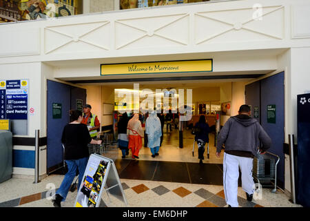 Bradford, Yorkshire, Großbritannien. 16. April 2015 insgesamt 720 Arbeitsplätze sollen in Morrisons Zentrale in Bradford verloren. Bildnachweis: Paul Chambers/Alamy Live-Nachrichten Stockfoto