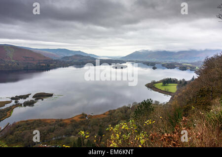 Blick vom Lodor Falls Lookout - über Derwent Water in Richtung Keswick und Bassenthwaite Lake in der Ferne. Stockfoto