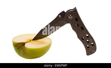 Das Messer und die Apple - harmonische Kombination. Das Messer schneidet den Apfel. Man isst das Produkt. Stockfoto