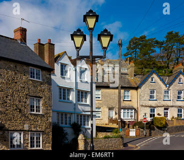 Ein Blick auf Bier-Kreuz in Bier East Devon England UK zeigt die dreifache Lampenschirm Straßenleuchte Stockfoto