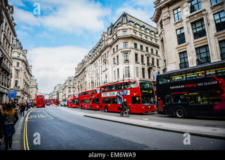 Straßen von London mit herrlichen historischen & Moderne Architekturen und legendären Wolkenkratzer. Wird die Finanzhauptstadt Europas Stockfoto