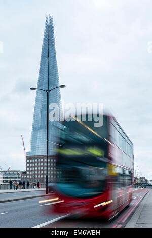 Die Scherbe, Glas bewachsenen pyramidenförmigen Turm, genannt auch der Shard of Glass und Shard London Bridge. Stockfoto