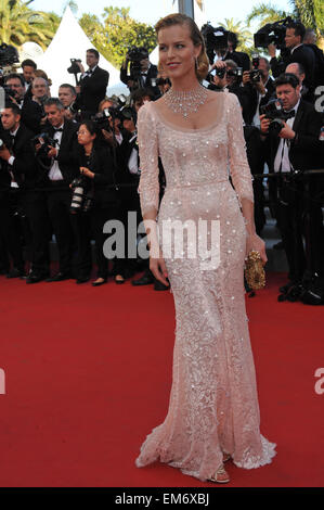 CANNES, Frankreich - 16. Mai 2012: Eva Herzigova bei der Premiere von Moonrise Kingdom - Gala Eröffnung der 65. Festival de Cannes. 16. Mai 2012 Cannes, Frankreich Stockfoto