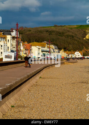 Ein Blick auf die Esplanade in Seaton East Devon England UK genommen vom Strand entfernt Stockfoto