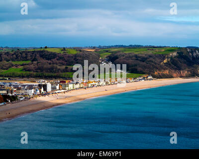 Ein Blick von den Klippen entlang der South West Coastal Path Blick auf Strand und Meer bei Seaton Devon England UK Stockfoto