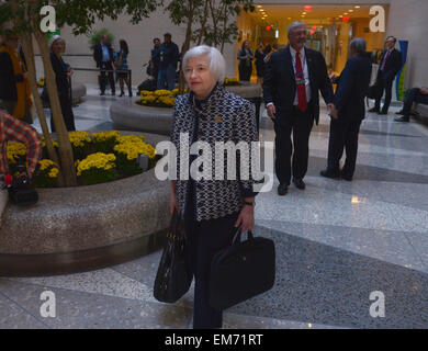 Washington, DC, USA. 16. April 2015. Federal Reserve Stuhl Janet Yellen kommt für das Treffen der G20-Finanzminister und-Notenbankgouverneure in Washington, D.C., Hauptstadt der Vereinigten Staaten, 16. April 2015. Bildnachweis: Yin Bogu/Xinhua/Alamy Live-Nachrichten Stockfoto