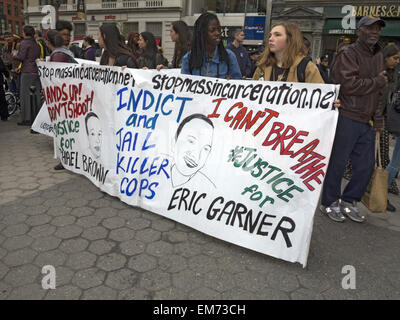 Protest gegen Polizeigewalt und die Tötung von unbewaffneten schwarzen Männern am Union Square in New York, 14. April 2015. Stockfoto
