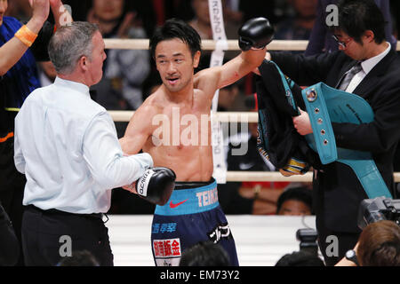 Osaka, Japan. 16. April 2015. . Shinsuke Yamanaka nach 7 Runden durch KO gewonnen. 16. April 2015. Shinsuke Yamanaka (JPN) Boxen: Shinsuke Yamanaka aus Japan Klage gegen Diego Santillan von Argentinien während der WBC Bantam Gewicht Titelkampf an Aufbauhersteller Colosseum in Osaka, Japan. 16. April 2015. . Shinsuke Yamanaka nach 7 Runden durch KO gewonnen. Bildnachweis: Yusuke Nakanishi/AFLO SPORT/Alamy Live-Nachrichten Stockfoto