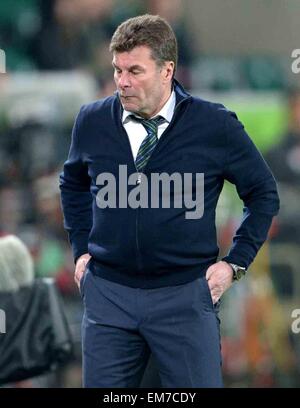 Wolfsburg, Deutschland. 16. April 2015. Wolfsburg Trainer Dieter Hecking beim Europa League Viertel Finale Hinspiel Spiel zwischen VfL Wolfsburg und SSC Napoli in der Volkswagen Arena in Wolfsburg, Deutschland, 16. April 2015. Foto: PETER STEFFEN/Dpa/Alamy Live News Stockfoto