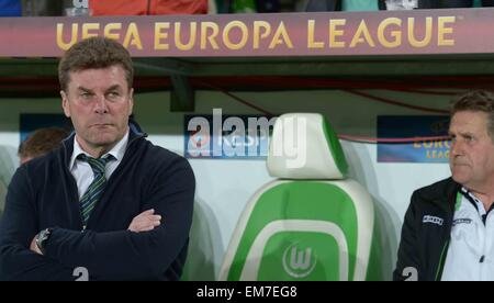 Wolfsburg, Deutschland. 16. April 2015. Wolfsburg Trainer Dieter Hecking beim Europa League Viertel Finale Hinspiel Spiel zwischen VfL Wolfsburg und SSC Napoli in der Volkswagen Arena in Wolfsburg, Deutschland, 16. April 2015. Foto: PETER STEFFEN/Dpa/Alamy Live News Stockfoto