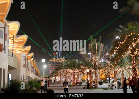 Sakhir, Bahrain. 16. April 2015. Motorsport: FIA Formula One World Championship 2015, Grand Prix von Bahrain, paddock, nachts Credit: Dpa picture-Alliance/Alamy Live News Stockfoto