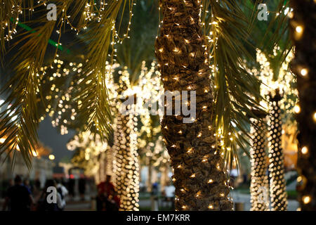 Sakhir, Bahrain. 16. April 2015. Motorsport: FIA Formula One World Championship 2015, Grand Prix von Bahrain, paddock, nachts Credit: Dpa picture-Alliance/Alamy Live News Stockfoto