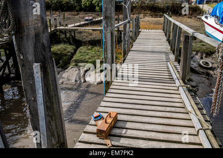 Kleinen Steg führende hinaus auf das Meer mit keine Boote festgemacht werden. Stockfoto