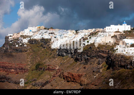 Griechenland, Kykladen, Santorini Imerovigli, Blick von Firostefani, Vorne Rechts Das Nonnenkloster Agios Nikolaos Stockfoto