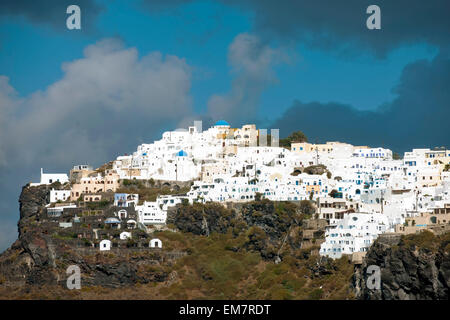 Griechenland, Kykladen, Santorini Imerovigli, Blick von Firostefani Stockfoto