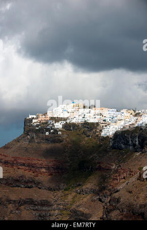 Griechenland, Kykladen, Santorini Imerovigli, Blick von Firostefani Stockfoto