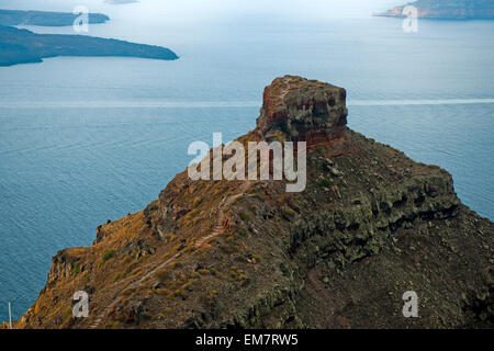 Griechenland, Kykladen, Santorini, Skaros Felsen Vor Imerovigli Stockfoto