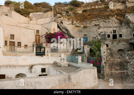 Griechenland, Kykladen, Santorini, Vothonas, Höhlernwohnungen Stockfoto