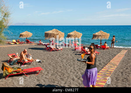 Griechenland, Kykladen, Santorini, Perissa, Strand Vor der Strandbar Jazz Stockfoto