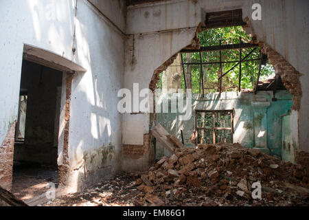 Einem verlassenen und verfallenen Gebäude in Fort Kochi, Kerala Indien Stockfoto