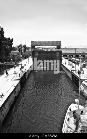 Touristischen Kreuzfahrt Esna Brücke, Ägypten Stockfoto