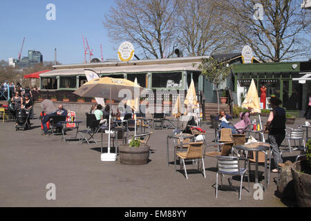 Gourmet-Pizza-Restaurant in Gabriels Wharf London Frühjahr 2015 Stockfoto