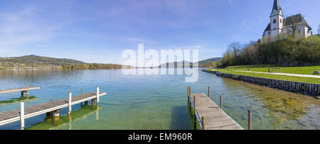 Lake Woerth Blick auf Maria Wörth Kirche Stockfoto