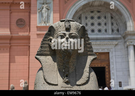 Sphinx im ägyptischen Museum, vor dem Tahrir Platz, Kairo, Ägypten Stockfoto