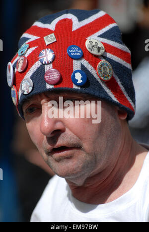 London, UK, 17. April 2015, Royal Supefan John Loughrey ist zuerst ankommen.  Lindo-Flügel an Str. Marys Krankenhaus bereitet sich auf die Ankunft des zweiten Kindes des Herzogs und der Herzogin von Cambridge. Stockfoto