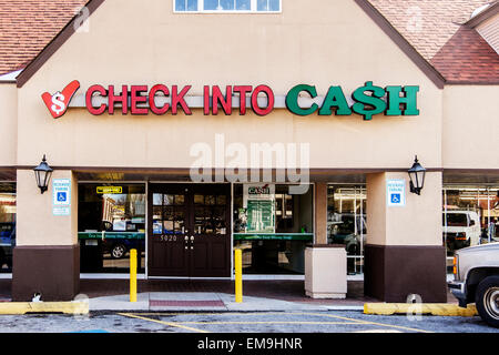 In Bargeld prüfen, ein Service für Scheckeinlösung und Zahltag Darlehen. Oklahoma City, Oklahoma, USA. Stockfoto