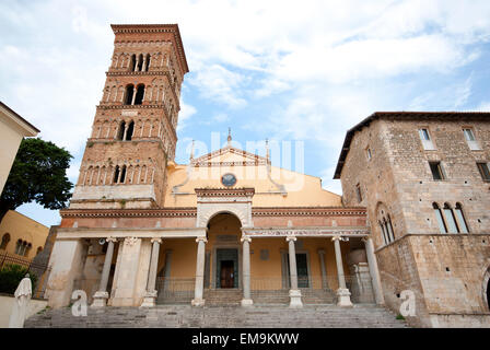 Terracina, Kathedrale San Cesareo und romanischen Glockenturm, Dom, Latium, Italien Stockfoto