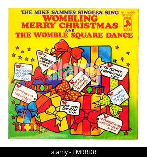 Eine Kinder-Vinyl-Schallplatte genannt Wombling Frohe Weihnachten auf weißem Hintergrund Stockfoto