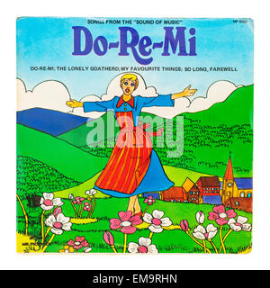 Eine Childrens Vinyl-Platte namens Do-Re-Mi auf weißem Hintergrund Stockfoto