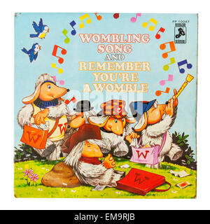 Eine Childrens Schallplatte genannt Wombling Song auf einem weißen Hintergrund Stockfoto