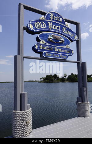 Melden Sie bekanntgebende Peck alten Hafen Bucht Fischrestaurant, Crystal River, Florida Stockfoto