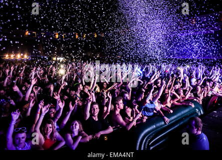 State College, Pennsylvania, USA. 10. April 2015. DJ STEVE AOKI während einer live Performance im Bryce Jordan Center an der Penn State University. © Akash Ghai/ZUMA Wire/ZUMAPRESS.com/Alamy Live-Nachrichten Stockfoto