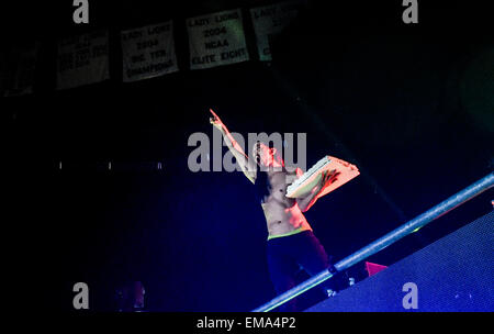 State College, Pennsylvania, USA. 10. April 2015. DJ STEVE AOKI während einer live Performance im Bryce Jordan Center an der Penn State University. © Akash Ghai/ZUMA Wire/ZUMAPRESS.com/Alamy Live-Nachrichten Stockfoto