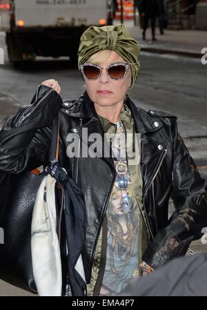 New York, NY, USA. 17. April 2015. Roseanne Barr unterwegs für Promi-Schnappschüsse - Fr, New York, NY 17. April 2015. Bildnachweis: Derek Sturm/Everett Collection/Alamy Live-Nachrichten Stockfoto
