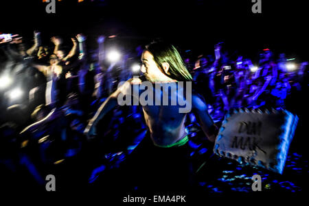 State College, Pennsylvania, USA. 10. April 2015. DJ STEVE AOKI während einer live Performance im Bryce Jordan Center an der Penn State University. © Akash Ghai/ZUMA Wire/ZUMAPRESS.com/Alamy Live-Nachrichten Stockfoto