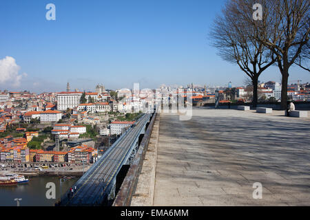 Blick über die Stadt Porto in Portugal von Serra Pilar Aussichtspunkt in Vila Nova De Gaia. Stockfoto