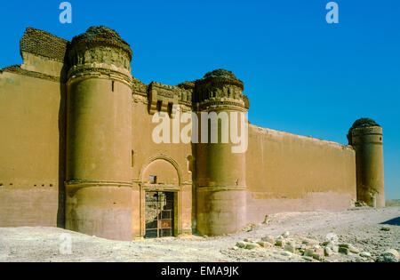 Qasr al-Hayr al-Sharqi Burg in der syrischen Wüste auf in Al Sukhnah, Syrien. Stockfoto