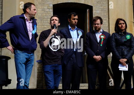 London, UK. 18. April 2015. Im Einklang mit der historischen Verbindung, die Kennington Park mit freien Demokratie fanden 2015 bedrängt außen St Marks-Kirche statt. Bildnachweis: Rachel Megawhat/Alamy Live-Nachrichten Stockfoto