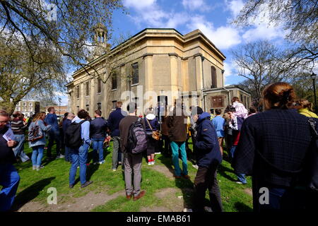 London, UK. 18. April 2015. Im Einklang mit der historischen Verbindung, die Kennington Park mit freien Demokratie fanden 2015 bedrängt außen St Marks-Kirche statt. Bildnachweis: Rachel Megawhat/Alamy Live-Nachrichten Stockfoto