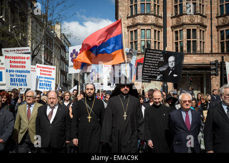 London, UK. 18. April 2015. An den Armeniern hundertjährige Gedenken März Credit: Guy Corbishley/Alamy Live-Nachrichten Stockfoto