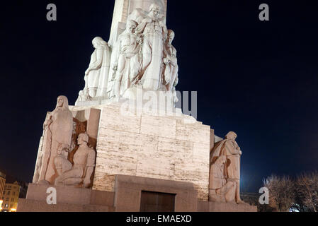 Freiheitsdenkmal, Riga, Lettland in der Nacht Stockfoto