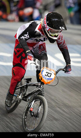 Manchester, UK. 18. April 2015. UCI BMX Supercross Worldcup. Tag eins. Danielle George (USA) üben sie beginnt während der Elite Women-Praxis. Bildnachweis: Aktion Plus Sport/Alamy Live-Nachrichten Stockfoto