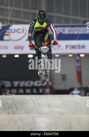 Manchester, UK. 18. April 2015. UCI BMX Supercross Worldcup. Tag eins. Ryan Pettigrew (USA) während die Elite Männer Übungsbeispiel. Bildnachweis: Aktion Plus Sport/Alamy Live-Nachrichten Stockfoto